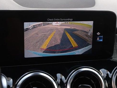 Used 2023 Mercedes-Benz GLB 250 4MATIC w/ Premium Package image 19