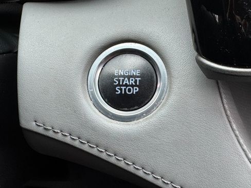 Used 2021 Toyota Highlander LE AWD/4WD image 21