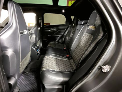 Used 2020 Jaguar F-PACE SVR image 18