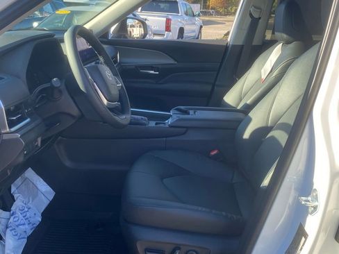 New 2026 Toyota Grand Highlander XLE image 6