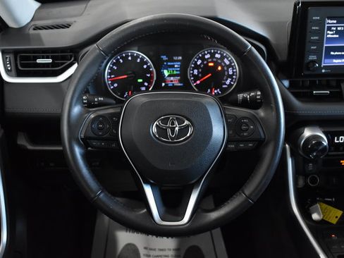 Used 2022 Toyota RAV4 XLE Premium image 14