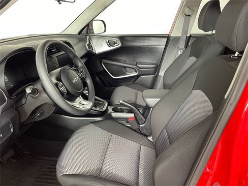 Certified 2025 Kia Soul LX w/ LX Technology Package image 2