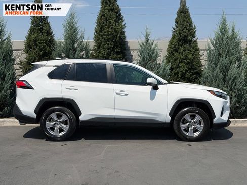 Used 2025 Toyota RAV4 XLE AWD/4WD image 9