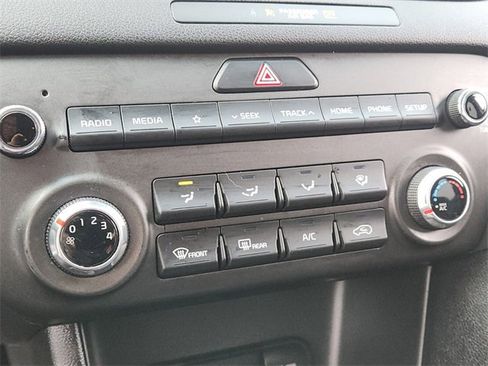 Used 2022 Kia Sportage LX image 19