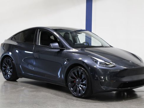 Used 2024 Tesla Model Y Performance AWD/4WD image 4