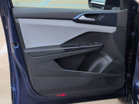 Used 2022 Volkswagen Taos SE image 11