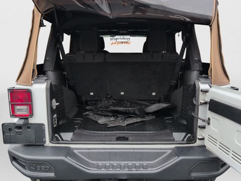 Used 2018 Jeep Wrangler Unlimited Sport image 26