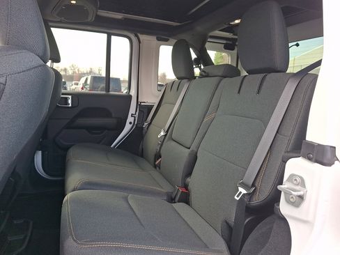 Used 2025 Jeep Wrangler Unlimited Sahara w/ Safety Group image 10