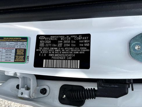 Used 2025 Hyundai Elantra Sport FWD image 22