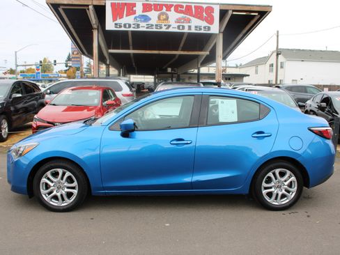 Used 2016 Scion iA image 3