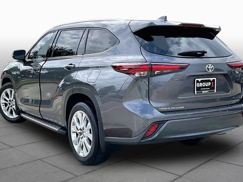 Used 2024 Toyota Highlander Limited image 11