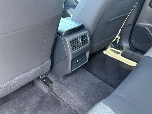 Used 2025 Nissan Rogue SV FWD image 24