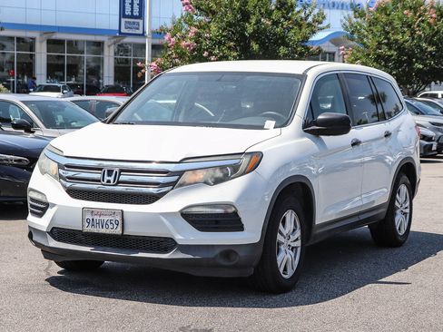 Certified 2018 Honda Pilot LX image 3