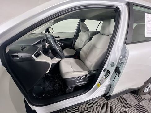 Used 2025 Toyota Corolla Cross L image 13