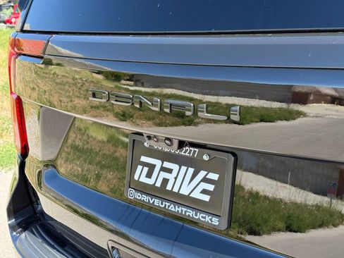 Used 2025 GMC Yukon Denali Ultimate AWD/4WD image 14