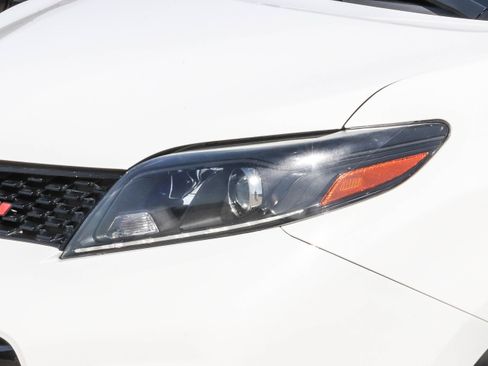 Used 2020 Toyota Sienna SE w/ Nightshade Edition FWD image 10