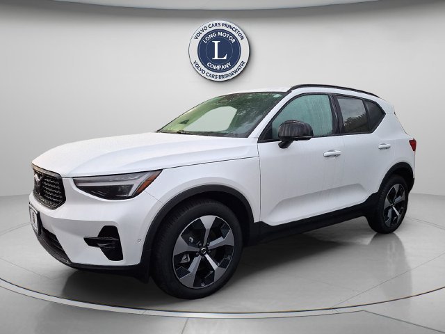 Certified 2026 Volvo XC40 B5 Plus AWD/4WD image 1