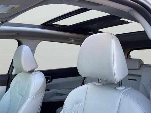 Used 2025 Kia Sorento S w/ Panoramic Sunroof Package FWD image 15