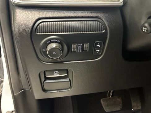 Used 2023 Jeep Wagoneer L Series III w/ Premium Group I AWD/4WD image 21