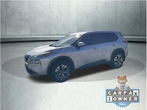 Used 2023 Nissan Rogue SV image 3