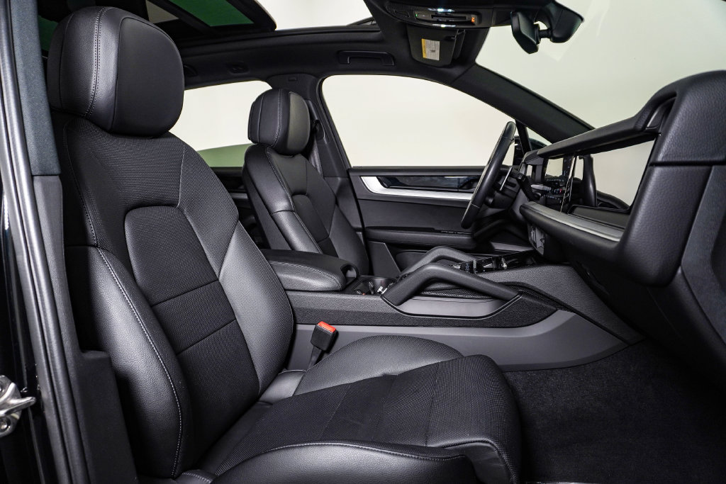 Certified 2024 Porsche Cayenne S AWD/4WD image 15