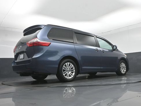Used 2016 Toyota Sienna XLE FWD image 69