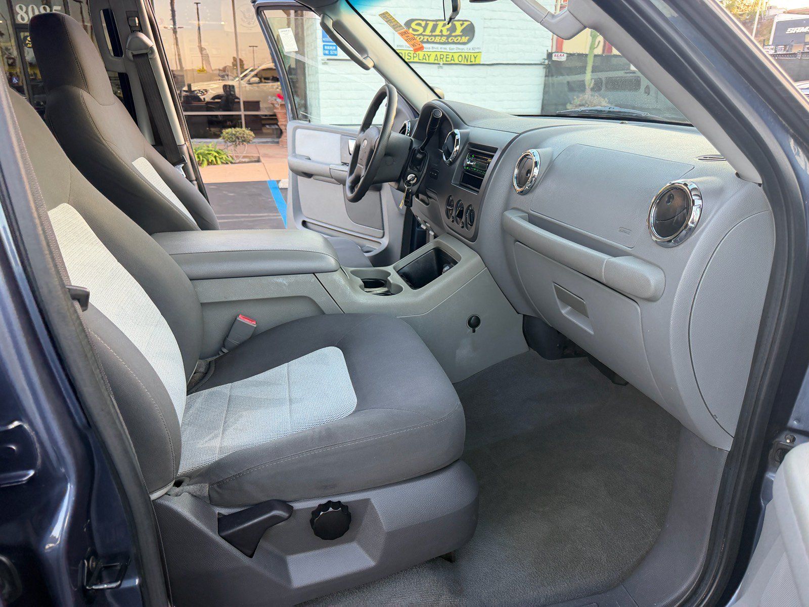 Used 2006 Ford Expedition XLT RWD image 19