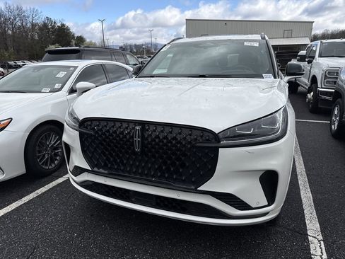 Used 2025 Lincoln Aviator Reserve w/ Equipment Group 201A image 5