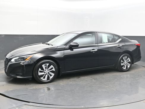 Certified 2025 Nissan Altima 2.5 S image 4