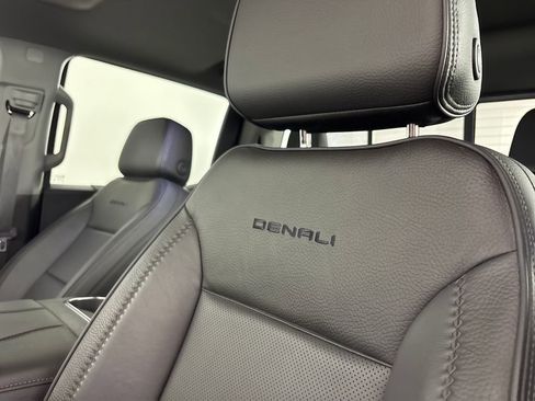 Used 2025 GMC Sierra 1500 Denali w/ Technology Package AWD/4WD image 10