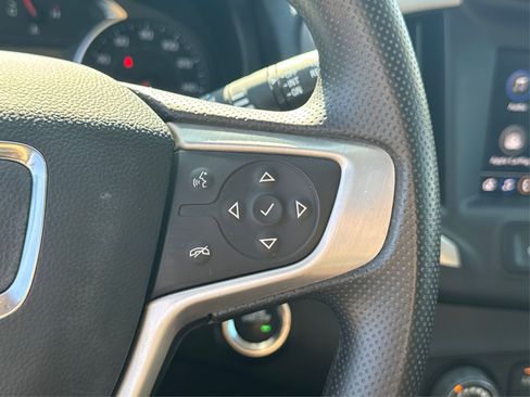 Used 2022 GMC Terrain SLE w/ Elevation Edition image 33