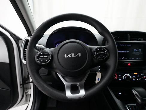 Certified 2023 Kia Soul LX w/ LX Technology Package image 4