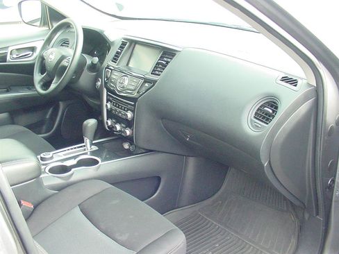 Used 2019 Nissan Pathfinder S image 36