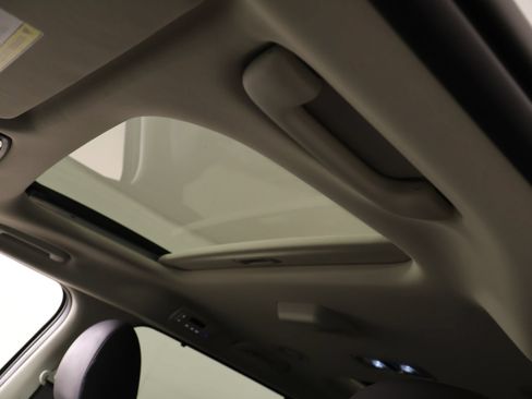Used 2025 Kia Carnival SX Prestige FWD image 17