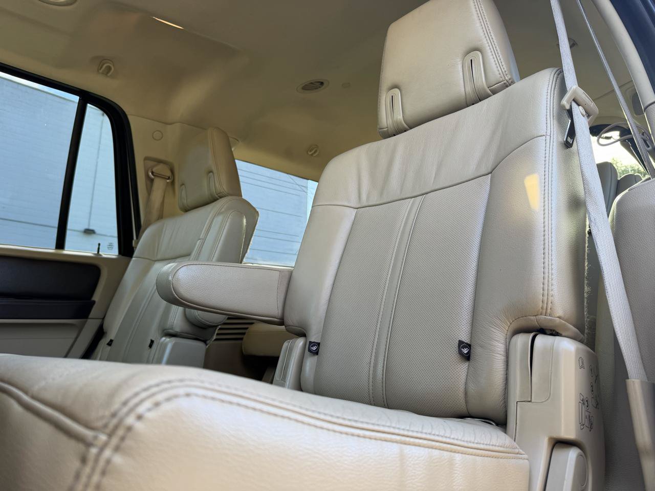 Used 2015 Lincoln Navigator 4WD w/ Equipment Group 101A Reserve image 10