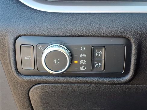 Used 2022 Ford Explorer XLT w/ Equipment Group 202A image 22