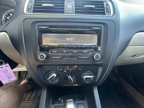 Used 2012 Volkswagen Jetta SE FWD image 17