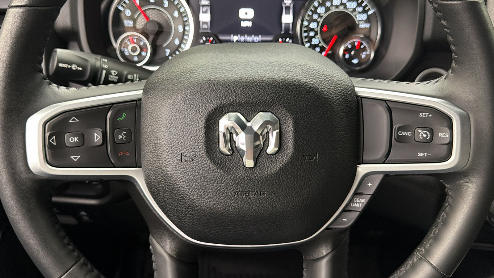 Used 2024 RAM 1500 4x4 Crew Cab image 28