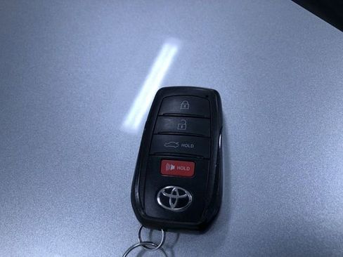 Used 2025 Toyota Camry LE image 32