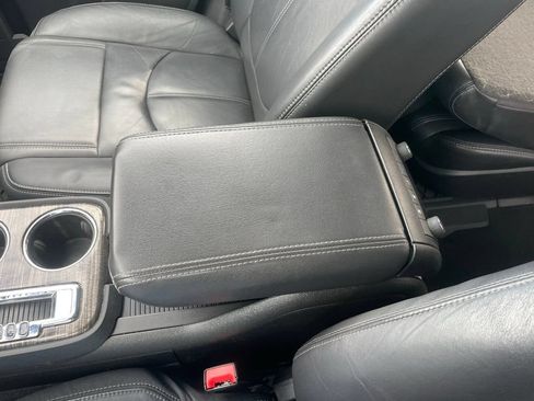 Used 2016 GMC Acadia SLT w/ Premium Edition AWD/4WD image 46