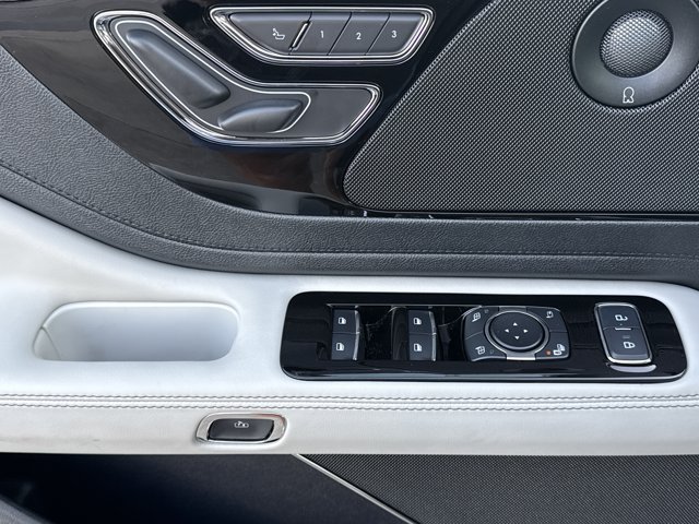 Used 2026 Lincoln Aviator AWD image 17