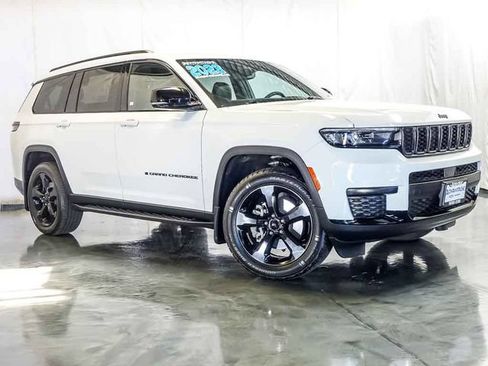 Used 2023 Jeep Grand Cherokee L Laredo AWD/4WD image 2