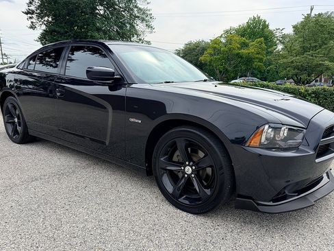 Used 2014 Dodge Charger R/T RWD image 2