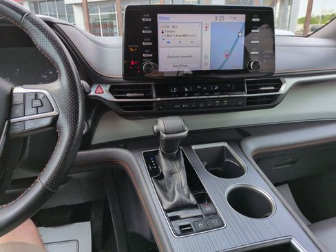 Used 2021 Toyota Sienna XSE AWD/4WD image 17