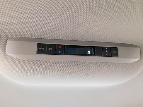 Certified 2025 Toyota Sienna LE FWD image 33
