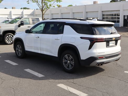 Used 2025 Chevrolet Traverse LT w/ Driver Confidence Package FWD image 19