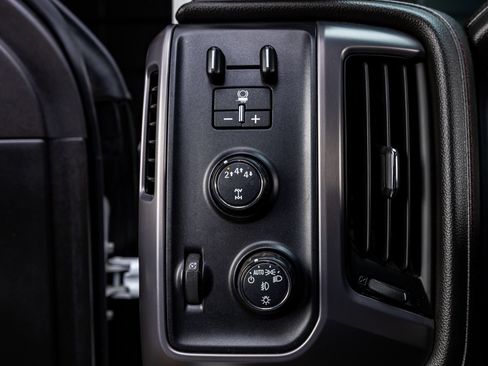 Used 2018 GMC Sierra 2500 SLT w/ Duramax Plus Package AWD/4WD image 18