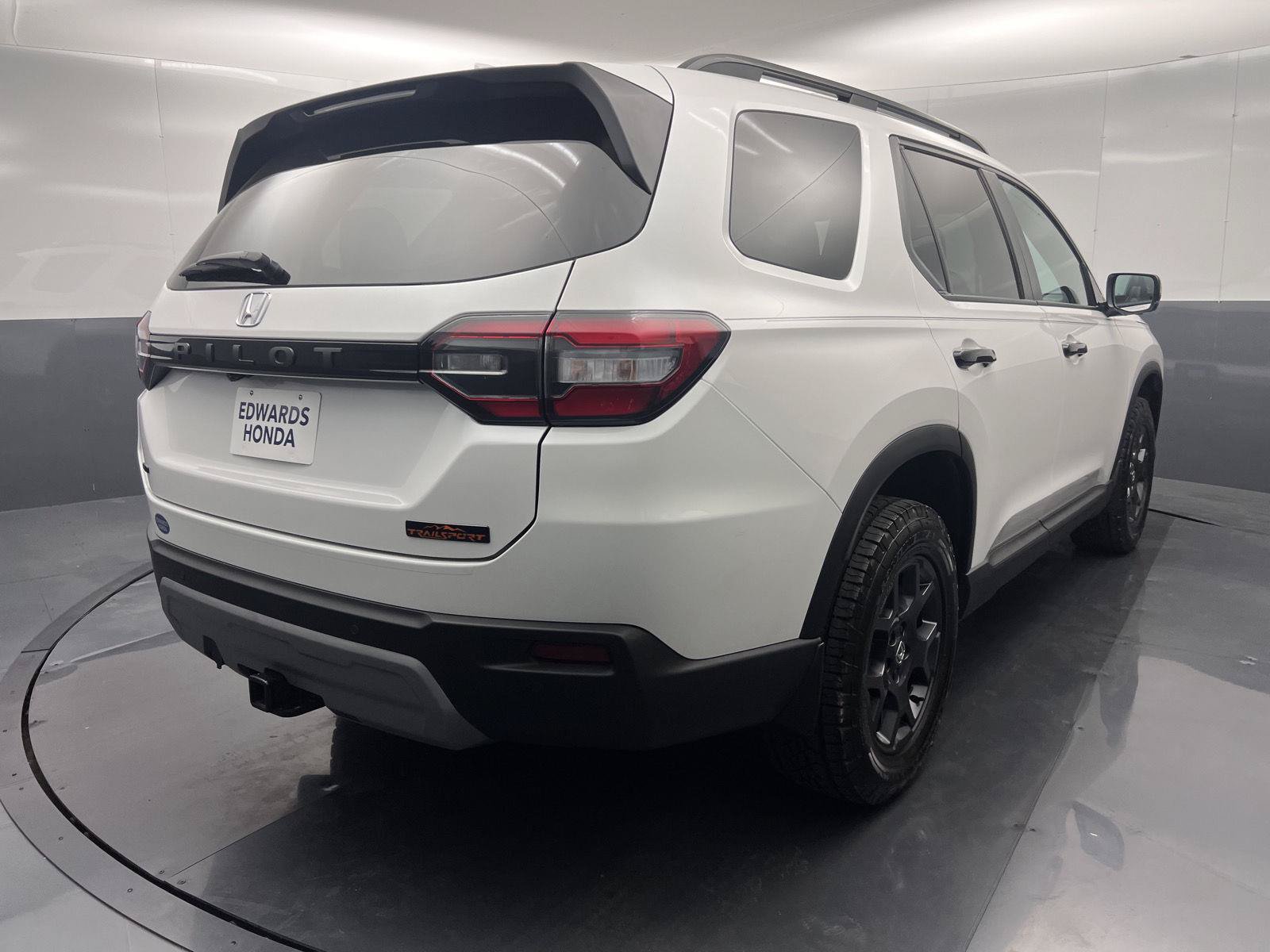 Certified 2025 Honda Pilot TrailSport image 38