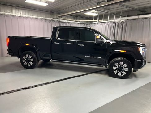 Used 2024 GMC Sierra 2500 Denali w/ Denali Reserve Package image 8