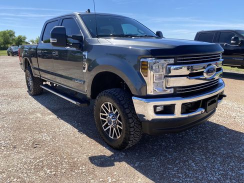 Used 2019 Ford F250 Lariat w/ Lariat Value Package image 2